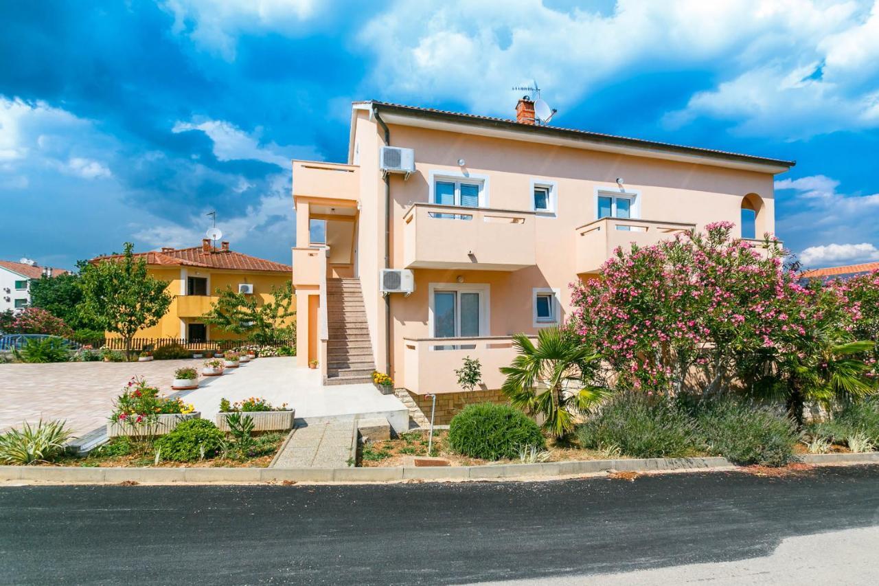 Apartmani Luka Kornić エクステリア 写真
