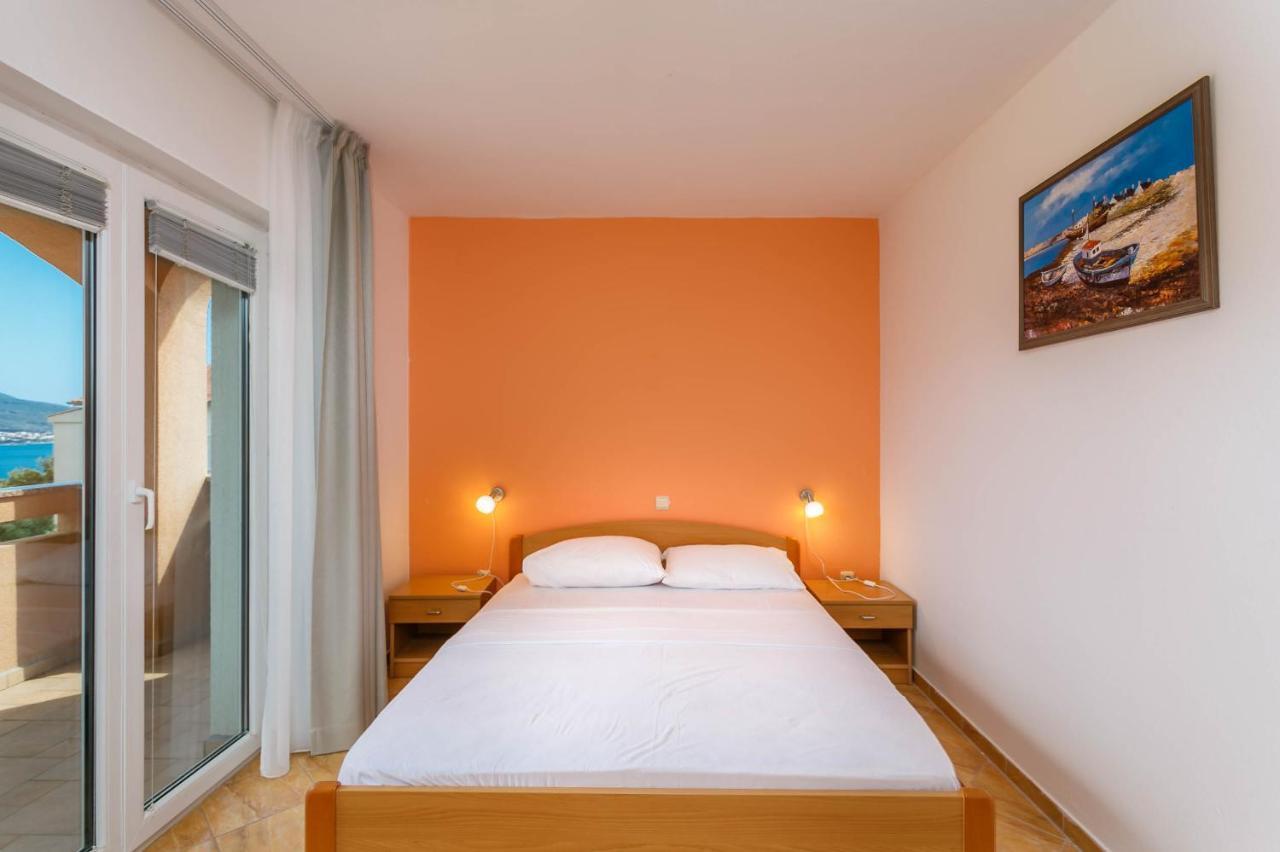 Apartmani Luka Kornić エクステリア 写真