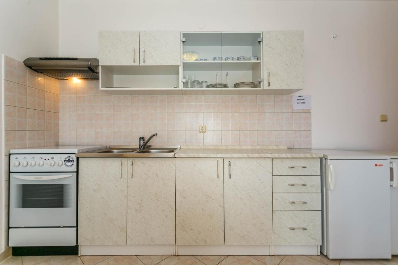 Apartmani Luka Kornić エクステリア 写真